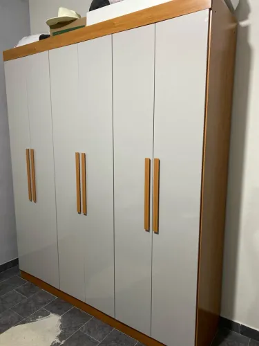 Guarda roupa 6 portas