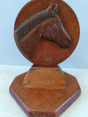 Troféu Antigo de Cavalo em Madeira de Laço Individual Lindo
