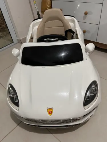Carro elétrico infantil