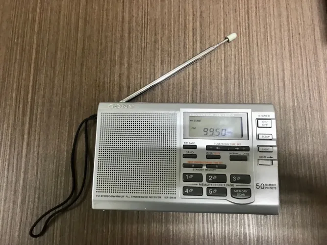 Rádio Sony ICF-SW35 Ondas Curtas com pilhas recarregáveis 