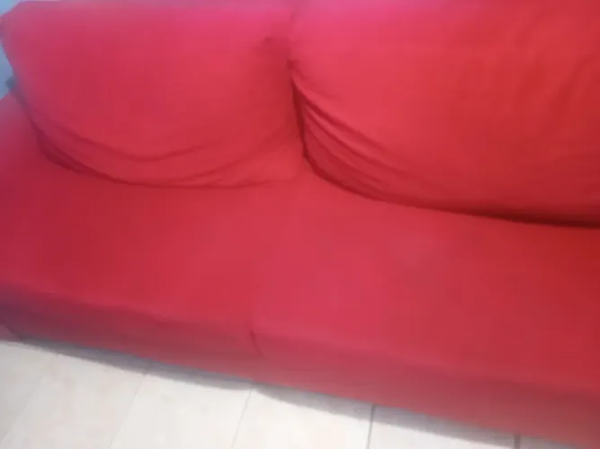 Lindo sofá vermelho grande reforçado 