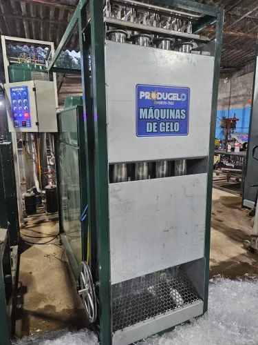 Máquina de gelo escama grossa 1500kg dia pronta entrega, Máquina montada chassi só ligar