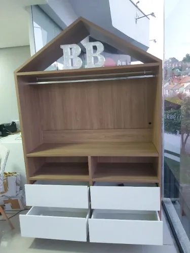 Armário Closet Cômoda 4 Gavetas Casinha (NOVO) DIVICAR com LED + Trocador móvel