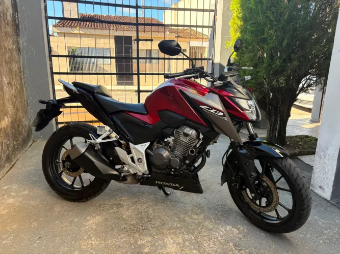 Vendo Honda cb300f Twister 2025