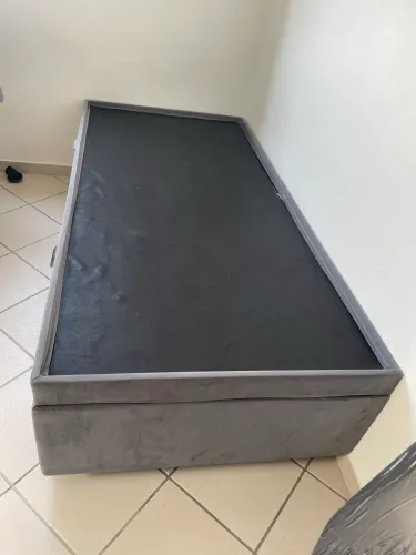 Cama de solteiro com baú 
