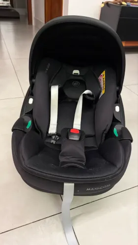 Bebê Conforto Pebble 360 e Base FamilyFix 360 Maxi Cosi