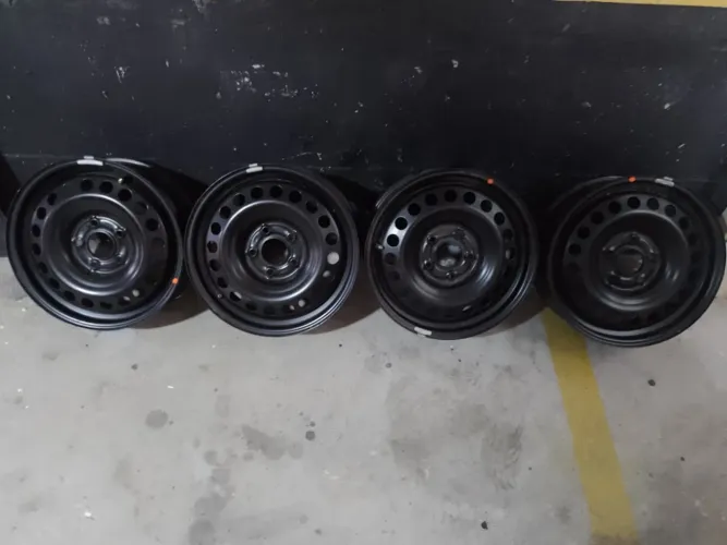 4 Rodas e Calotas Creta aro 16 Semi-novo