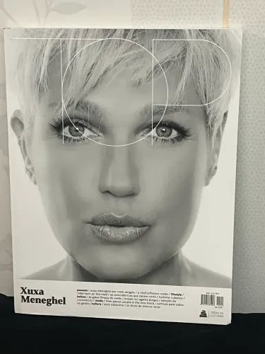 Revista nova com Xuxa na capa