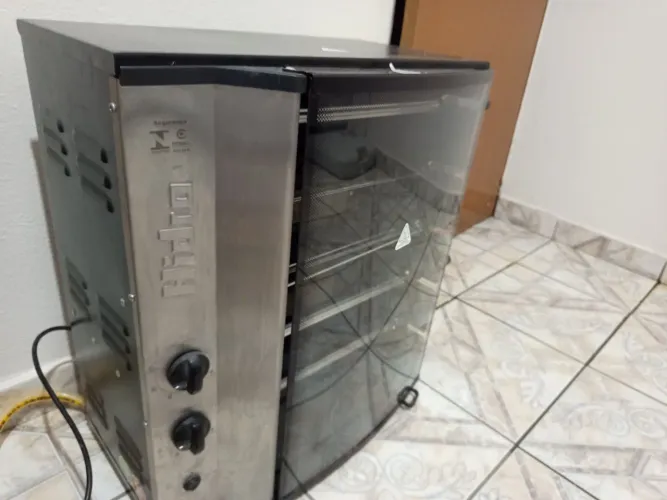 Churrasqueira Hidro 5 espetos giratória a gás