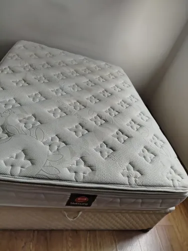 Cama box casal baú + colchão Simmons