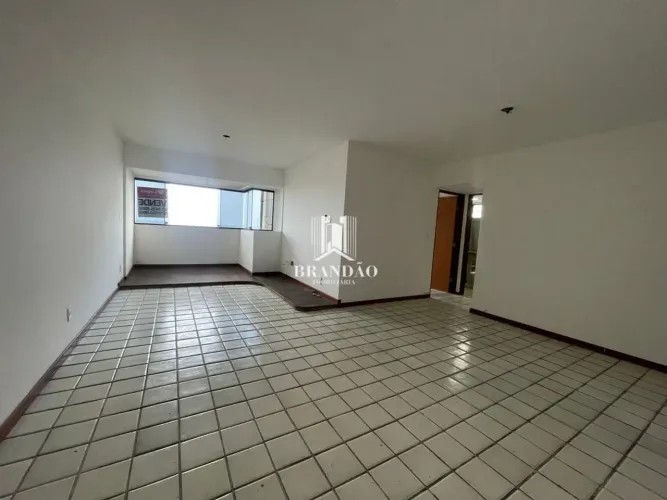 Venda apartamento com 3 quartos localizado no Farol, Edifício Panorama