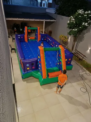 Futebol de sabão 4por 8.
