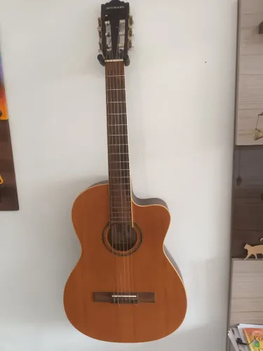 Violão Michael eletrico VM230 DT<br>Saidas: P10, e LR.<br>Vlr: 350,00