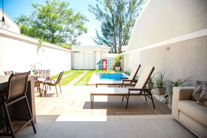 Barra da Tijuca | Casa de Condomínio 4 quartos, sendo 3 suites