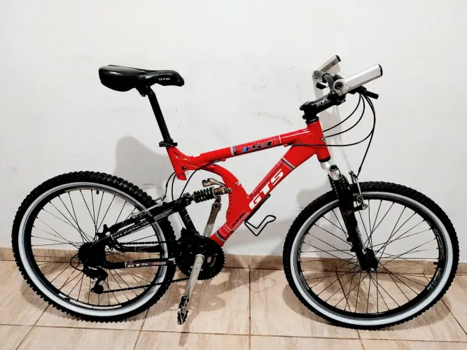 BIKE ALUMÍNIO ARO 26 PNEUS NOVOS 