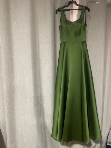 Vestido verde oliva festa