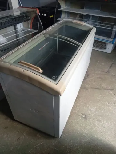 Freezer dupla ação refrigera e congela marca Metal frio 500 litros conservado.