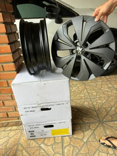 Venda Conjunto de 4 Rodas de Ferro com 4 Calotas Nova ARO 16
