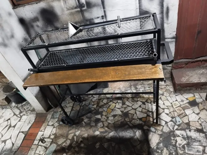 Churrasqueira pra espetinhos