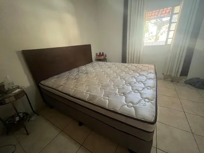 OPORTUNIDADE! Cama Box + colchão King size
