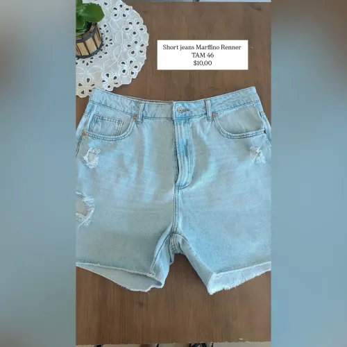 Roupas usadas em bom estado.