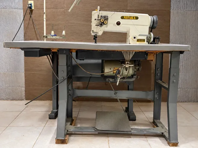 Pespontadeira Industrial Nitaka 2 Agulhas TC2-B872 com Motor