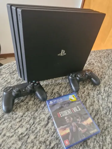 Console Sony Ps4 Pro 1tb Preto Com 2 Controles + Jogo