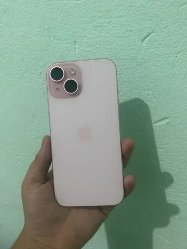 VENDO IPHONE 15 ROSA TODO ORIGINAL SEMI NOVO