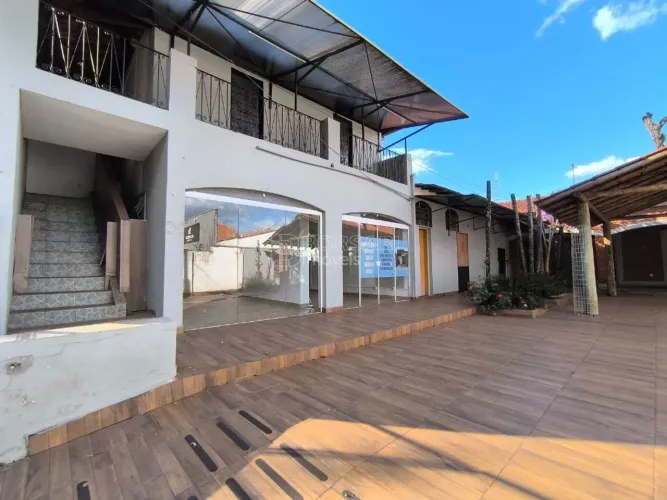 Venda de Casas / Comercial na cidade de Araraquara