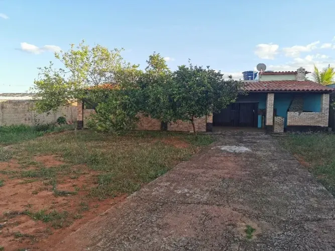 ALUGA-SE CASA EM CONDOMÍNIO