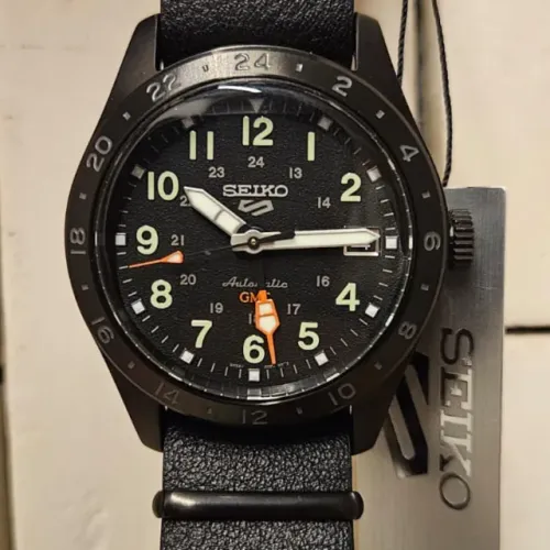 Seiko Field GMT(Referência SSK025), 100% original, NOVO e nunca usado.