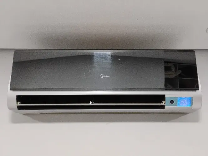 Ar-Condicionado Split Midea 9.000 BTUs 220V - Convencional