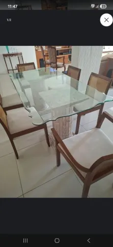 6 Cadeiras para mesa. 2 com braços para cabeceira e 4 sem braços