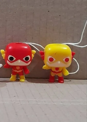 2 miniaturas Flash Kinder Ovo