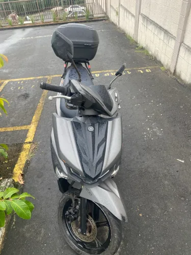 Vendo moto, único dono, muito confiável.
