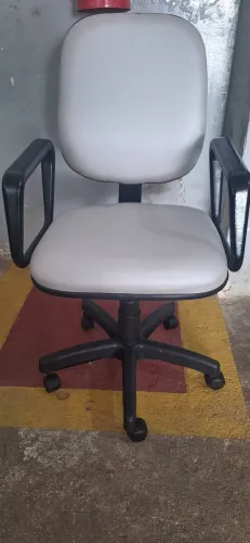 Cadeira de escritório giratória