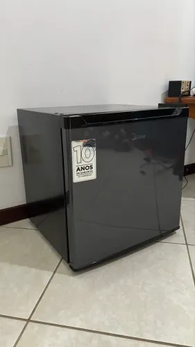 Frigobar Midea 45 Litros Black Edition- usado, seminovo
