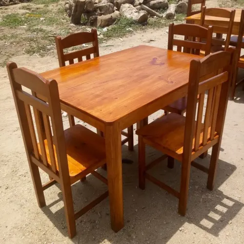 Mesa de 4 lugares 