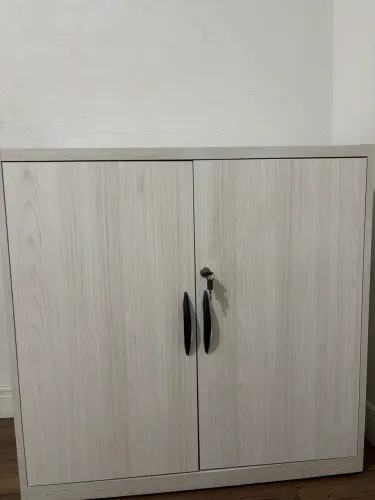 Armário de Duas Portas com Chave