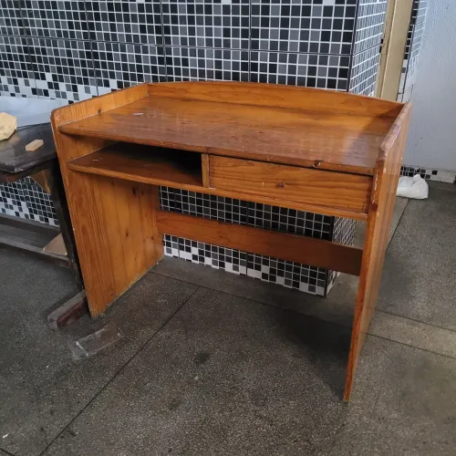 Escrivaninha / Mesa de Estudos em Madeira maciça com Gaveta e Nicho