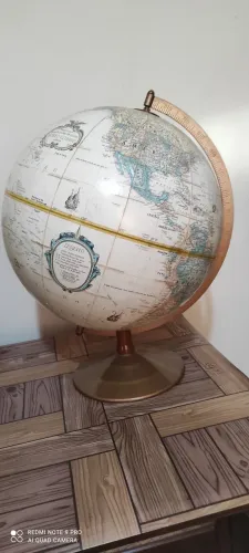 Globo terrestre para estudos :