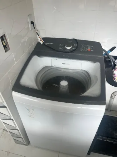 Sofá e máquina de lavar 