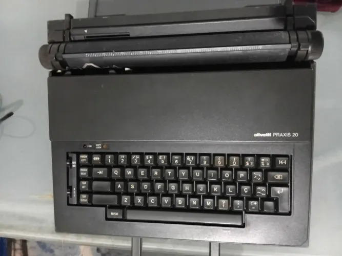 Máquina de escrever elétrica