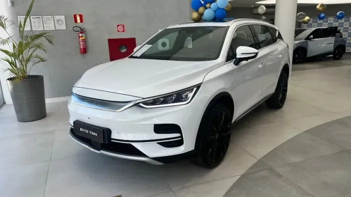 BYD Tan EV 4X4 (elétrico) 2025