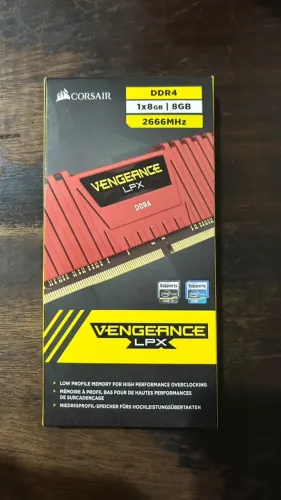 1x Memória RAM Corsair Vengeance 8GB - 2666MHz - Ddr4 - Vermelho