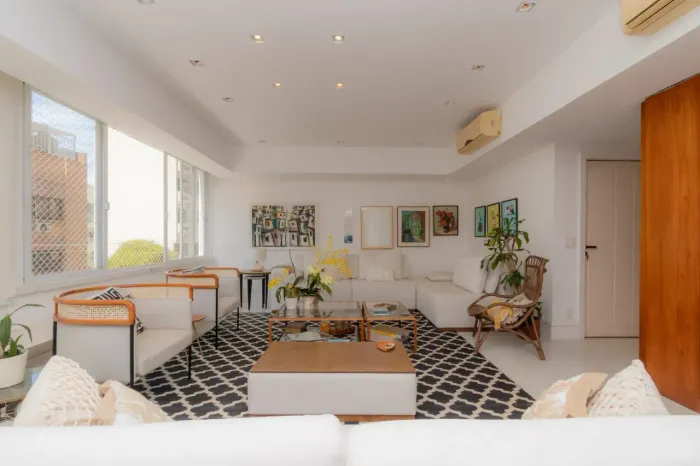 BANDEIRA DE MELLO VENDE NO LEBLON. APARTAMENTO GARDEN TIPO CASA COM 05 QUARTOS. REFORMADÍS