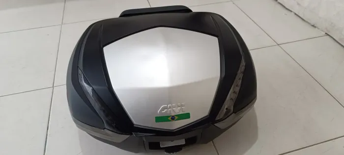 Baú Givi 47 L + base monkey.