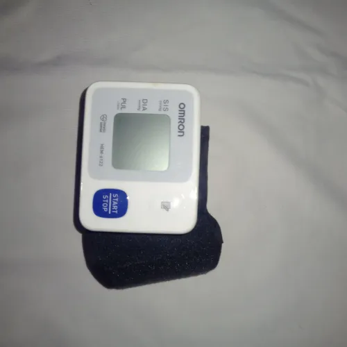 monitor de pressão arterial de pulso automático OMROM HEM-6122