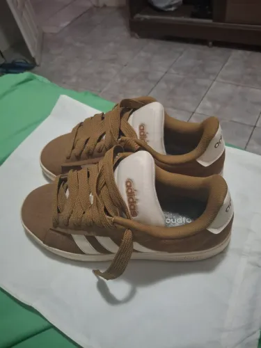 Tênis Adidas