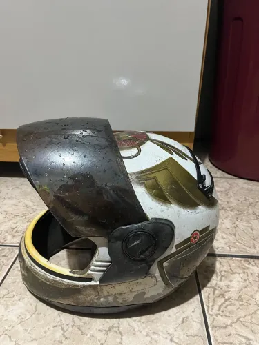 Capacete